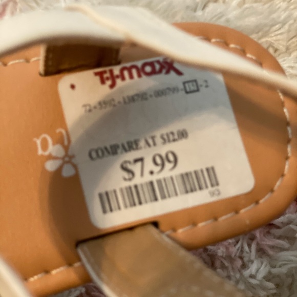 Little girls white sandals. - Picture 5 of 6